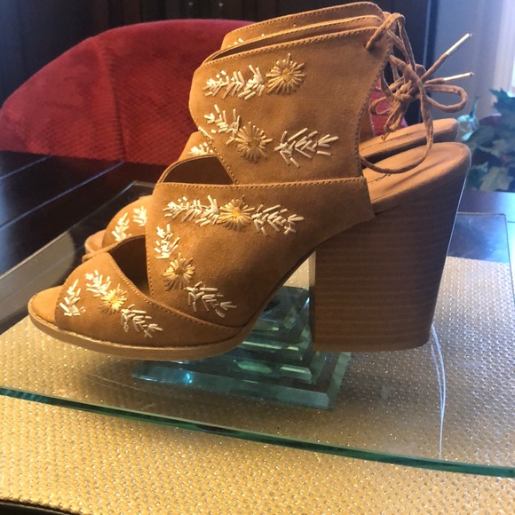 Quipid Wedge Suede and Embroidery Flowers - Heels - Picture 2 of 13
